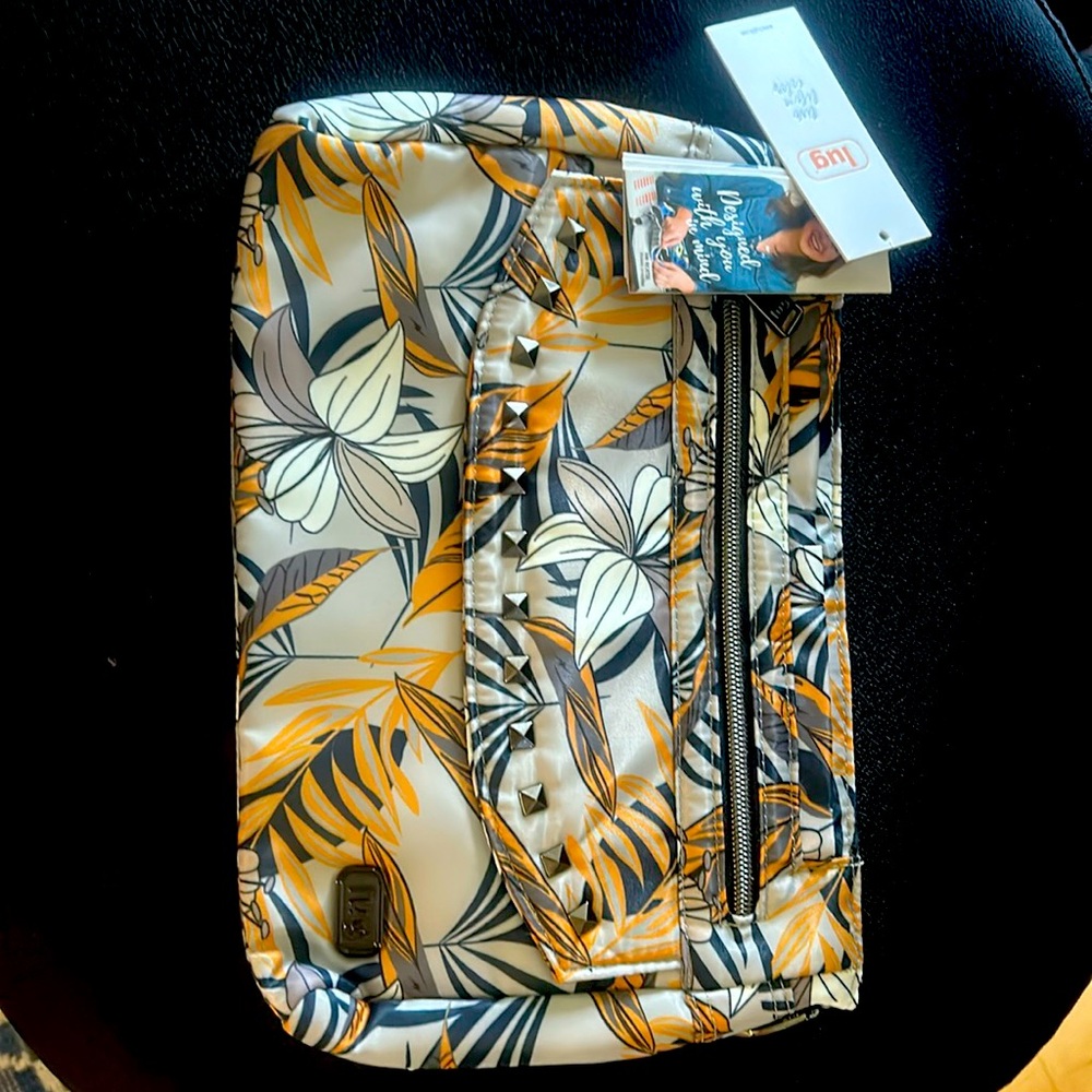 Lug handbag with tags